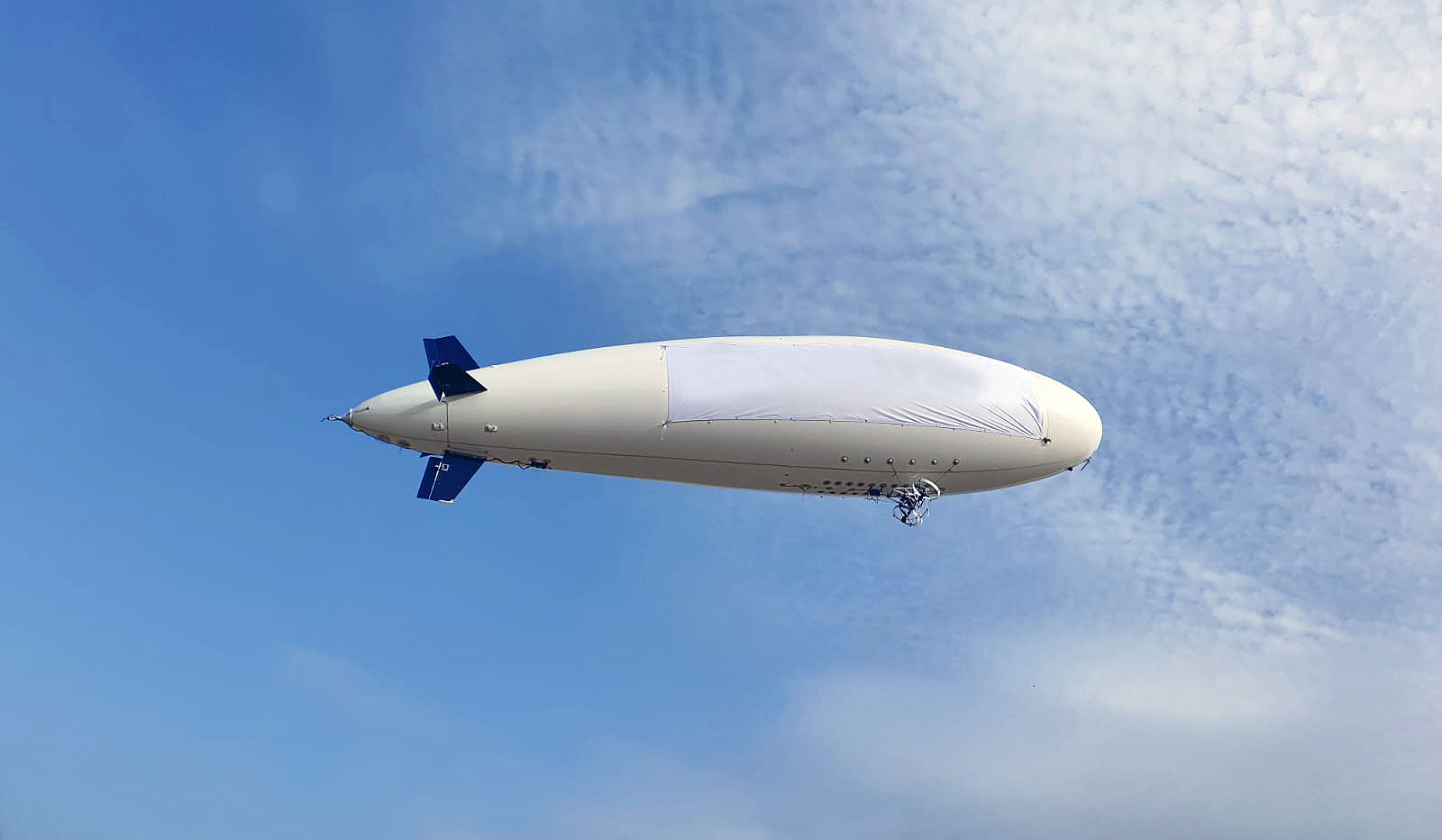 10-m-RC-Blimp-with-sample-banners